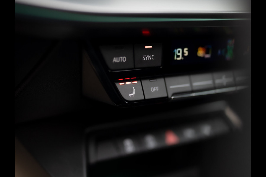 Audi A3 Limousine 35 TFSI S edition | S-Line | Matrix LED | Panodak | Stoelgeheugen | Camera | Prijs Rijklaar!!