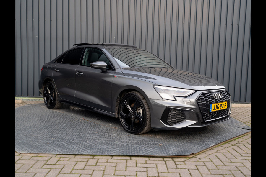 Audi A3 Limousine 35 TFSI S edition | S-Line | Matrix LED | Panodak | Stoelgeheugen | Camera | Prijs Rijklaar!!