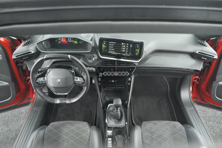 Peugeot 2008 PureTech 130 GT Pack | Panoramadak | Camera | Adaptieve Cruise Control | Stoelverwarming