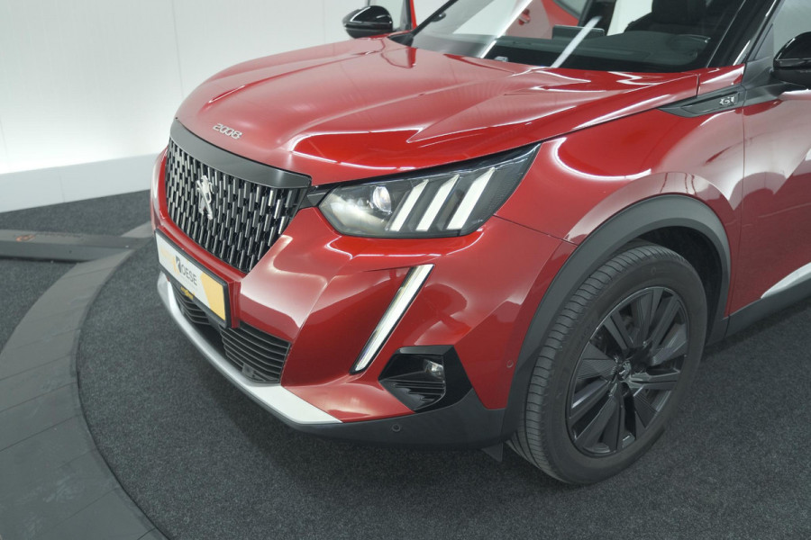 Peugeot 2008 PureTech 130 GT Pack | Panoramadak | Camera | Adaptieve Cruise Control | Stoelverwarming