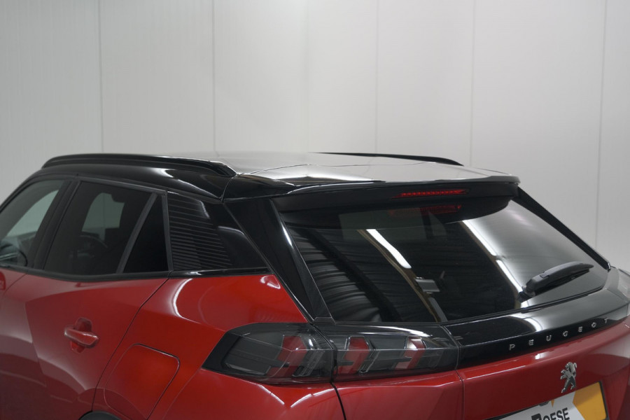Peugeot 2008 PureTech 130 GT Pack | Panoramadak | Camera | Adaptieve Cruise Control | Stoelverwarming