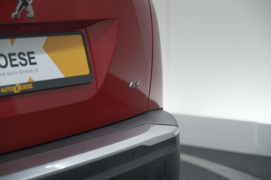 Peugeot 2008 PureTech 130 GT Pack | Panoramadak | Camera | Adaptieve Cruise Control | Stoelverwarming