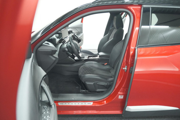 Peugeot 2008 PureTech 130 GT Pack | Panoramadak | Camera | Adaptieve Cruise Control | Stoelverwarming