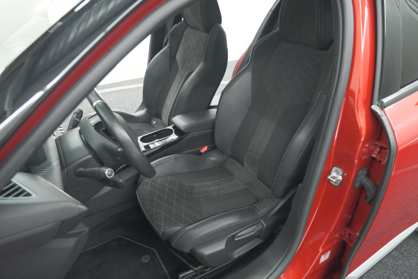 Peugeot 2008 PureTech 130 GT Pack | Panoramadak | Camera | Adaptieve Cruise Control | Stoelverwarming