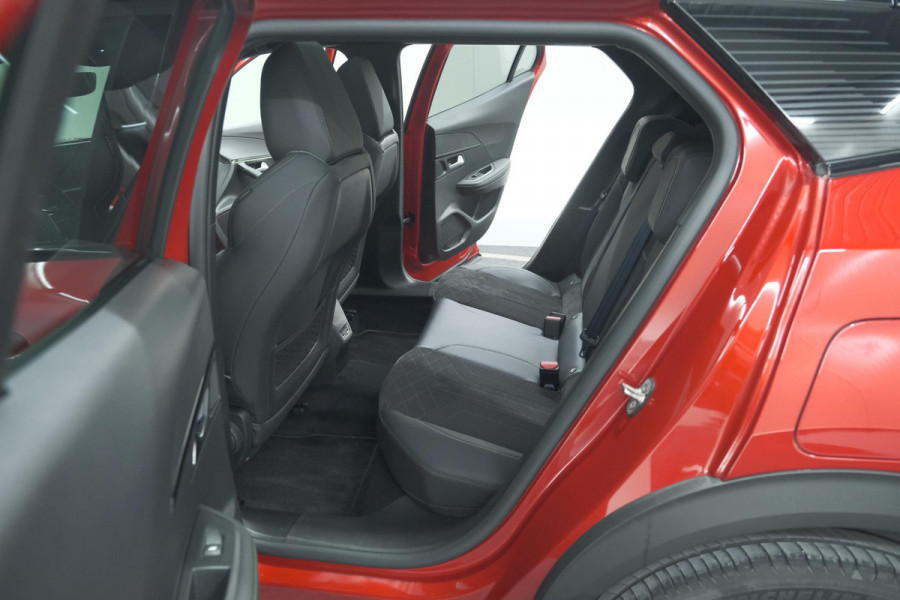 Peugeot 2008 PureTech 130 GT Pack | Panoramadak | Camera | Adaptieve Cruise Control | Stoelverwarming