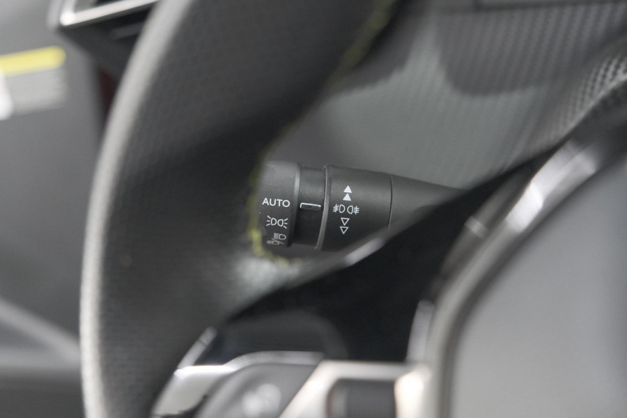 Peugeot 2008 PureTech 130 GT Pack | Panoramadak | Camera | Adaptieve Cruise Control | Stoelverwarming