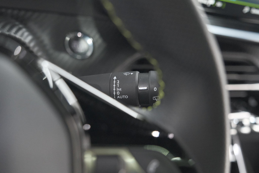 Peugeot 2008 PureTech 130 GT Pack | Panoramadak | Camera | Adaptieve Cruise Control | Stoelverwarming
