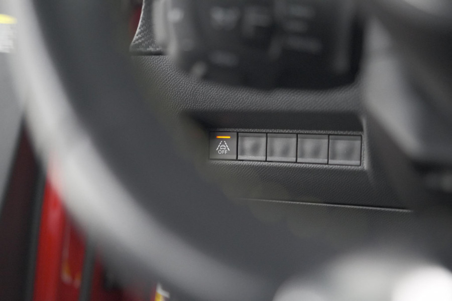 Peugeot 2008 PureTech 130 GT Pack | Panoramadak | Camera | Adaptieve Cruise Control | Stoelverwarming