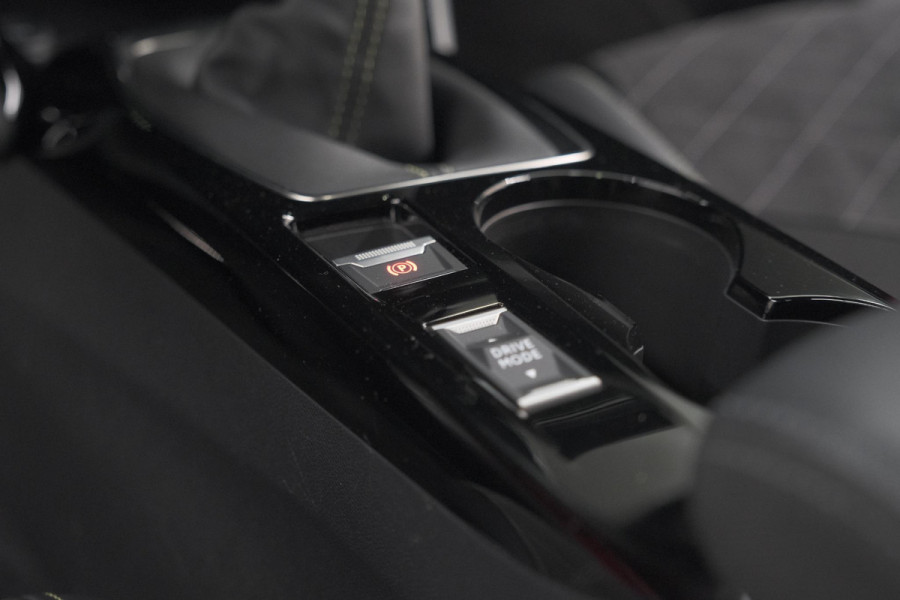 Peugeot 2008 PureTech 130 GT Pack | Panoramadak | Camera | Adaptieve Cruise Control | Stoelverwarming