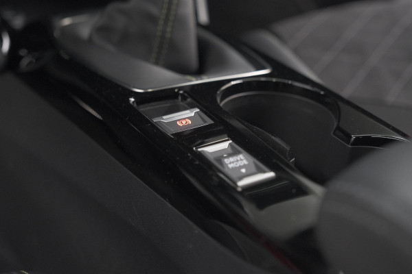 Peugeot 2008 PureTech 130 GT Pack | Panoramadak | Camera | Adaptieve Cruise Control | Stoelverwarming