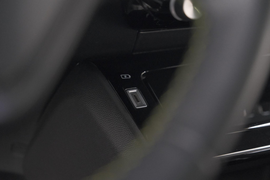 Peugeot 2008 PureTech 130 GT Pack | Panoramadak | Camera | Adaptieve Cruise Control | Stoelverwarming