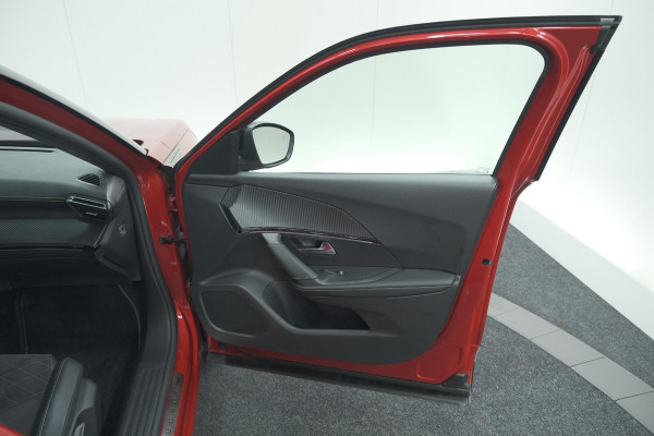 Peugeot 2008 PureTech 130 GT Pack | Panoramadak | Camera | Adaptieve Cruise Control | Stoelverwarming