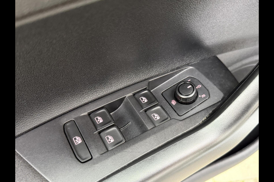 Volkswagen Polo 1.0 TSI R-line | Half leer | Sportstoelen | Airconditioning | Adaptieve cruise control | Trekhaak | Getint glas | Apple CarPlay