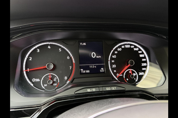 Volkswagen Polo 1.0 TSI R-line | Half leer | Sportstoelen | Airconditioning | Adaptieve cruise control | Trekhaak | Getint glas | Apple CarPlay