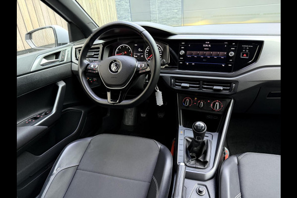 Volkswagen Polo 1.0 TSI R-line | Half leer | Sportstoelen | Airconditioning | Adaptieve cruise control | Trekhaak | Getint glas | Apple CarPlay