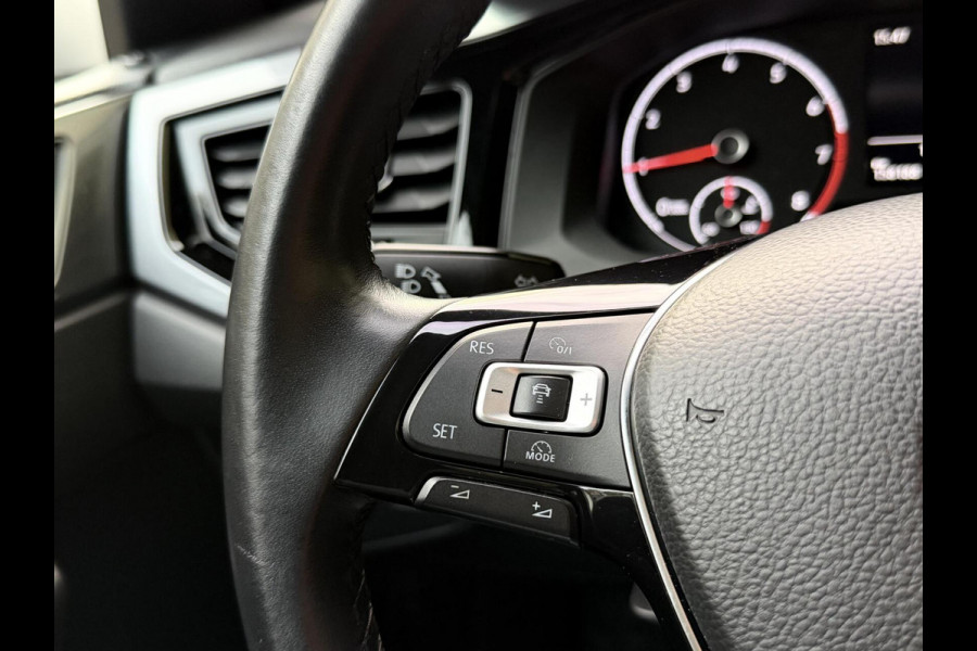 Volkswagen Polo 1.0 TSI R-line | Half leer | Sportstoelen | Airconditioning | Adaptieve cruise control | Trekhaak | Getint glas | Apple CarPlay