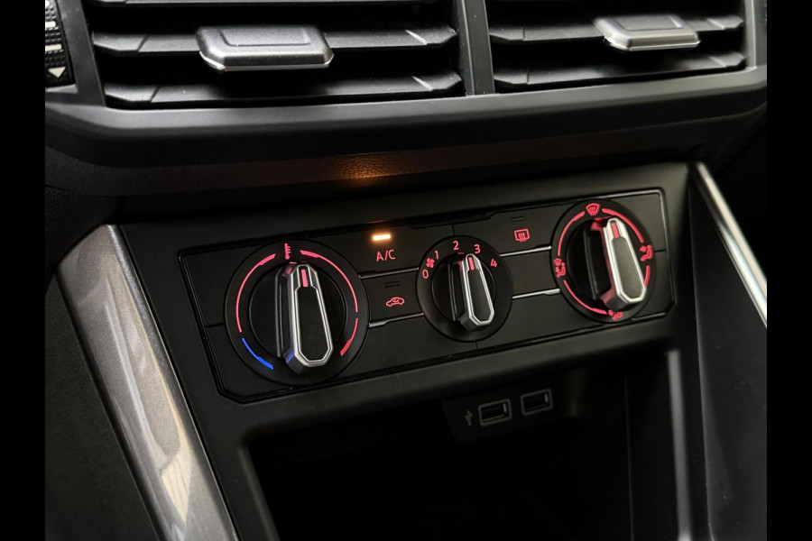Volkswagen Polo 1.0 TSI R-line | Half leer | Sportstoelen | Airconditioning | Adaptieve cruise control | Trekhaak | Getint glas | Apple CarPlay