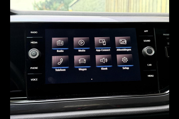 Volkswagen Polo 1.0 TSI R-line | Half leer | Sportstoelen | Airconditioning | Adaptieve cruise control | Trekhaak | Getint glas | Apple CarPlay