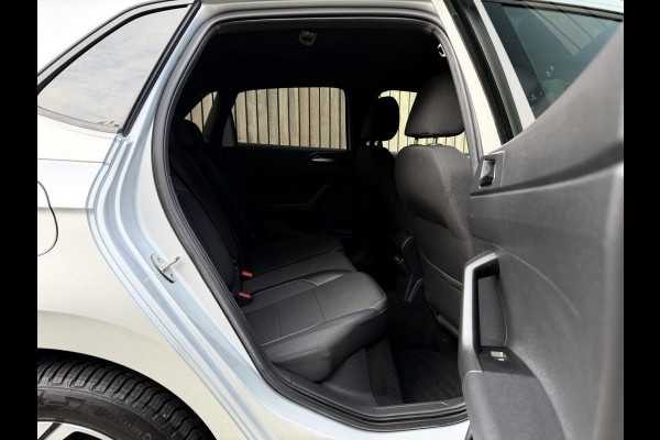 Volkswagen Polo 1.0 TSI R-line | Half leer | Sportstoelen | Airconditioning | Adaptieve cruise control | Trekhaak | Getint glas | Apple CarPlay