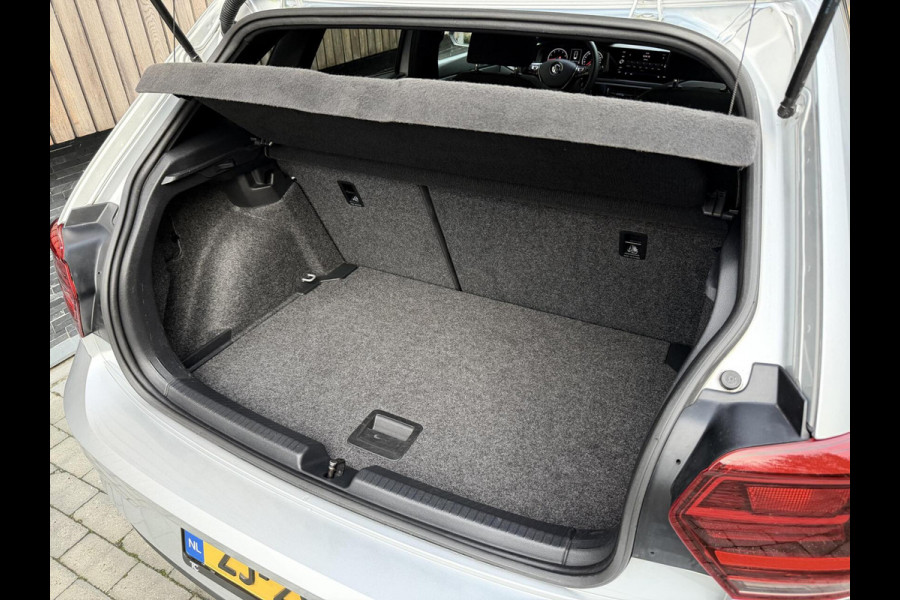 Volkswagen Polo 1.0 TSI R-line | Half leer | Sportstoelen | Airconditioning | Adaptieve cruise control | Trekhaak | Getint glas | Apple CarPlay