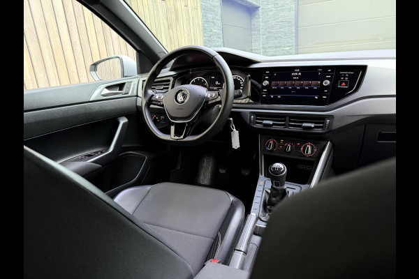 Volkswagen Polo 1.0 TSI R-line | Half leer | Sportstoelen | Airconditioning | Adaptieve cruise control | Trekhaak | Getint glas | Apple CarPlay