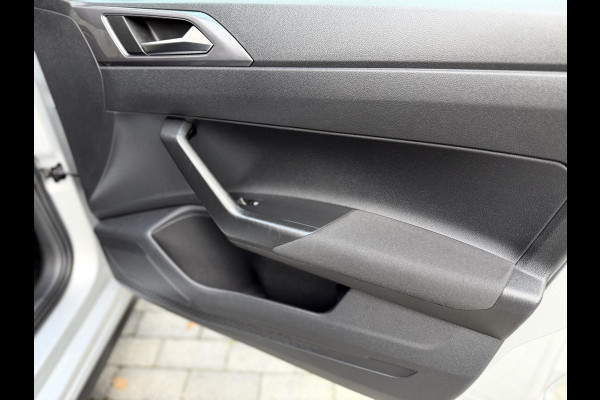 Volkswagen Polo 1.0 TSI R-line | Half leer | Sportstoelen | Airconditioning | Adaptieve cruise control | Trekhaak | Getint glas | Apple CarPlay