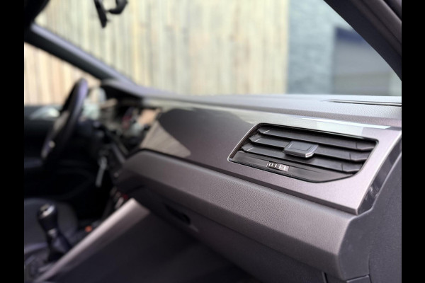 Volkswagen Polo 1.0 TSI R-line | Half leer | Sportstoelen | Airconditioning | Adaptieve cruise control | Trekhaak | Getint glas | Apple CarPlay