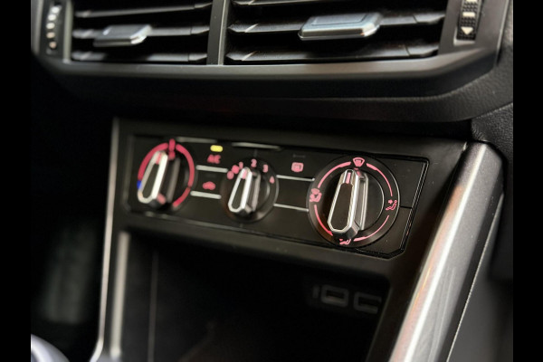 Volkswagen Polo 1.0 TSI R-line | Half leer | Sportstoelen | Airconditioning | Adaptieve cruise control | Trekhaak | Getint glas | Apple CarPlay