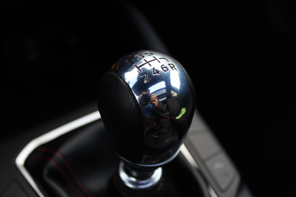 Ford FOCUS Wagon 1.0 EcoBoost 155PK Hybrid ST Line X | Panoramadak | Trekhaak | AGR | Elektrische achterklep | B&O Actieweken 1 t/m 15 november!