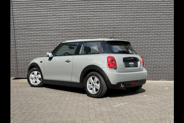 MINI Hatchback Cooper 3 deurs / Airconditioning / Elektrisch Pakket / DAB / 15 Inch / Chrome Line
