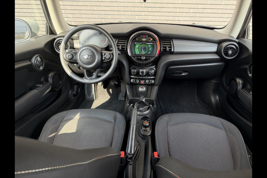 MINI Hatchback Cooper 3 deurs / Airconditioning / Elektrisch Pakket / DAB / 15 Inch / Chrome Line