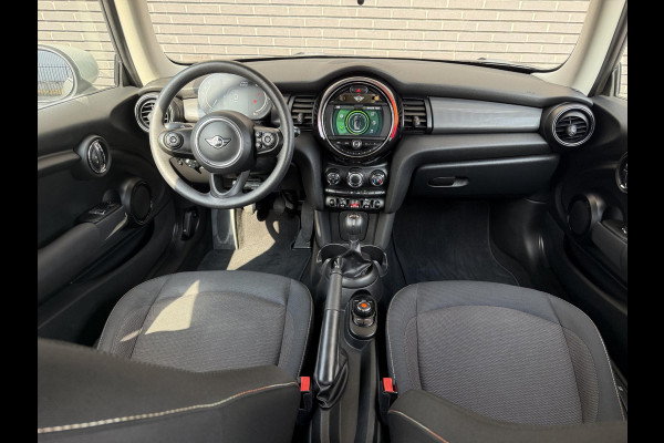 MINI Hatchback Cooper 3 deurs / Airconditioning / Elektrisch Pakket / DAB / 15 Inch / Chrome Line