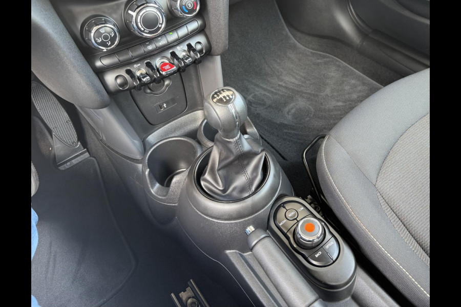 MINI Hatchback Cooper 3 deurs / Airconditioning / Elektrisch Pakket / DAB / 15 Inch / Chrome Line