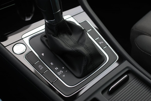 Volkswagen Golf 1.4 TSI Highline R-Line *Virtual*DSG*Massage*Led*