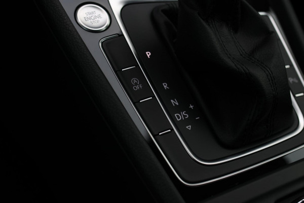 Volkswagen Golf 1.4 TSI Highline R-Line *Virtual*DSG*Massage*Led*