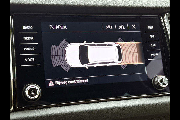 Škoda Kodiaq 1.5 TSI Ambition Business(NL-auto, Dealer OnderH, Trekhaak, Carplay, StoelV V+A, Navi, PDC, Cruise Con, Etc)