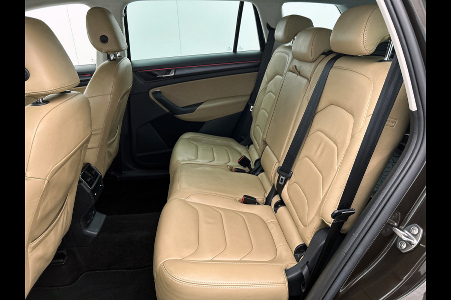 Škoda Kodiaq 1.5 TSI Ambition Business(NL-auto, Dealer OnderH, Trekhaak, Carplay, StoelV V+A, Navi, PDC, Cruise Con, Etc)