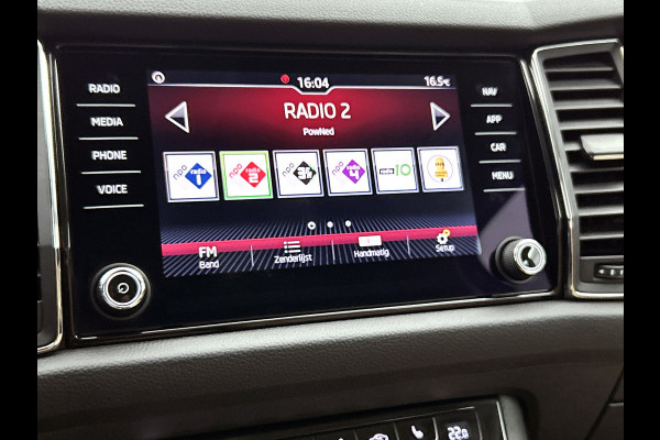 Škoda Kodiaq 1.5 TSI Ambition Business(NL-auto, Dealer OnderH, Trekhaak, Carplay, StoelV V+A, Navi, PDC, Cruise Con, Etc)