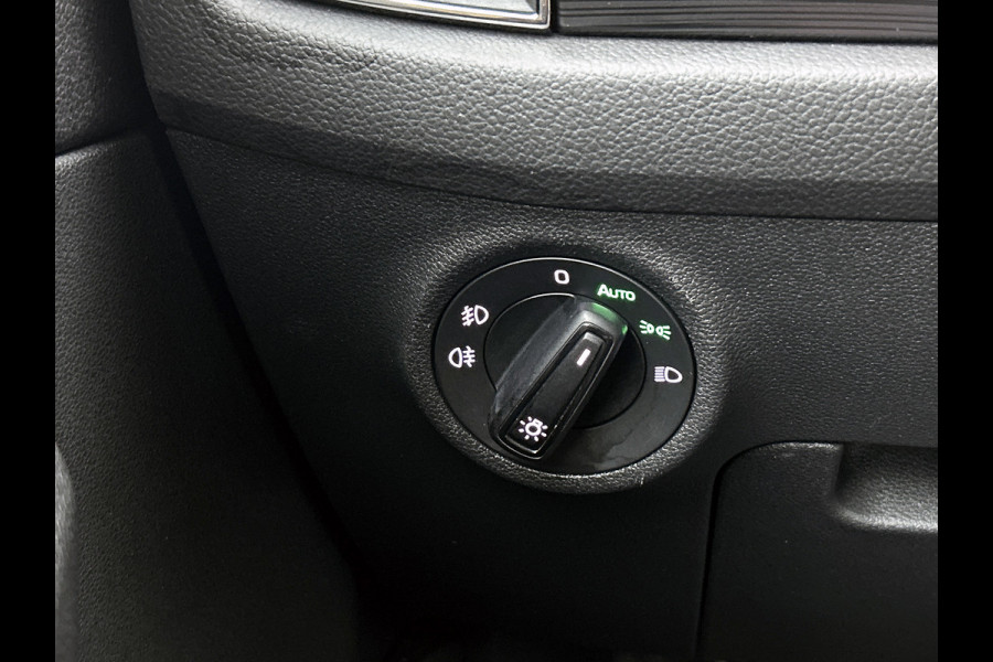 Škoda Kodiaq 1.5 TSI Ambition Business(NL-auto, Dealer OnderH, Trekhaak, Carplay, StoelV V+A, Navi, PDC, Cruise Con, Etc)