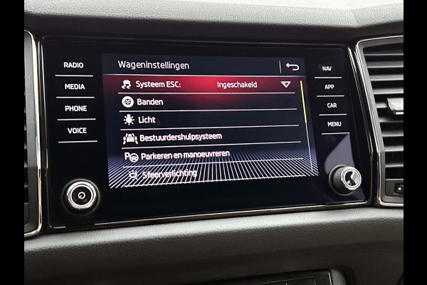 Škoda Kodiaq 1.5 TSI Ambition Business(NL-auto, Dealer OnderH, Trekhaak, Carplay, StoelV V+A, Navi, PDC, Cruise Con, Etc)