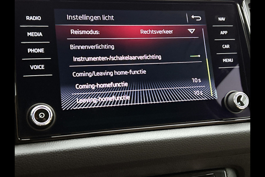 Škoda Kodiaq 1.5 TSI Ambition Business(NL-auto, Dealer OnderH, Trekhaak, Carplay, StoelV V+A, Navi, PDC, Cruise Con, Etc)