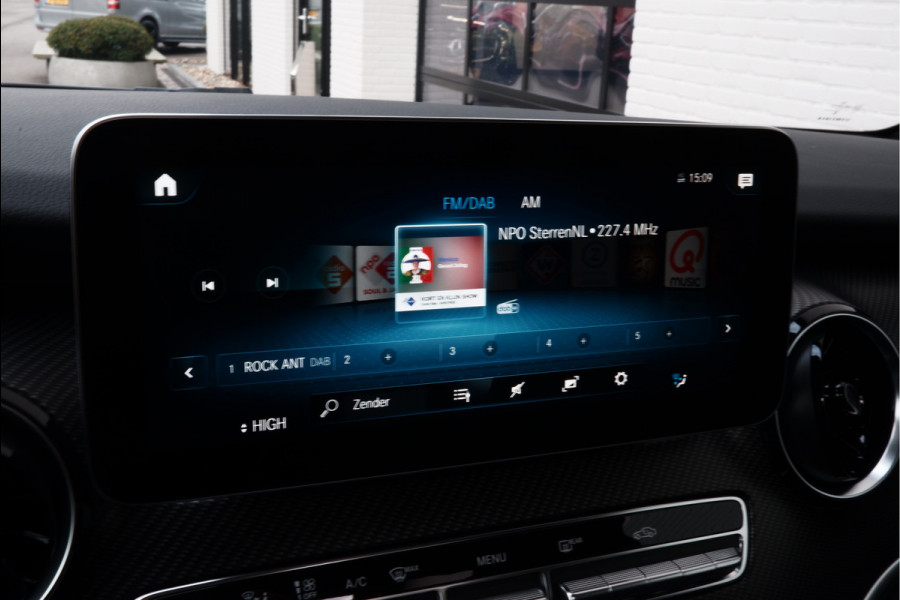 Mercedes-Benz V-Klasse 250d Lang / AMG / DC / Panorama / 2x Elec Schuifdeur / Burmester / Camera / NIEUWSTAAT