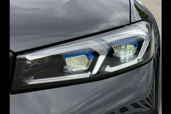 BMW 3 Serie Touring 330e M-SPORT ** ADAPT. LED, HALF-LEDER, HuD, ACC, SHADOW LINE, H&K SOUND, 19-inch LMV ** 1e EIG - UNFALLFREI ** ** INFORMEER OOK NAAR ONZE AANTREKKELIJKE FINANCIAL-LEASE TARIEVEN **