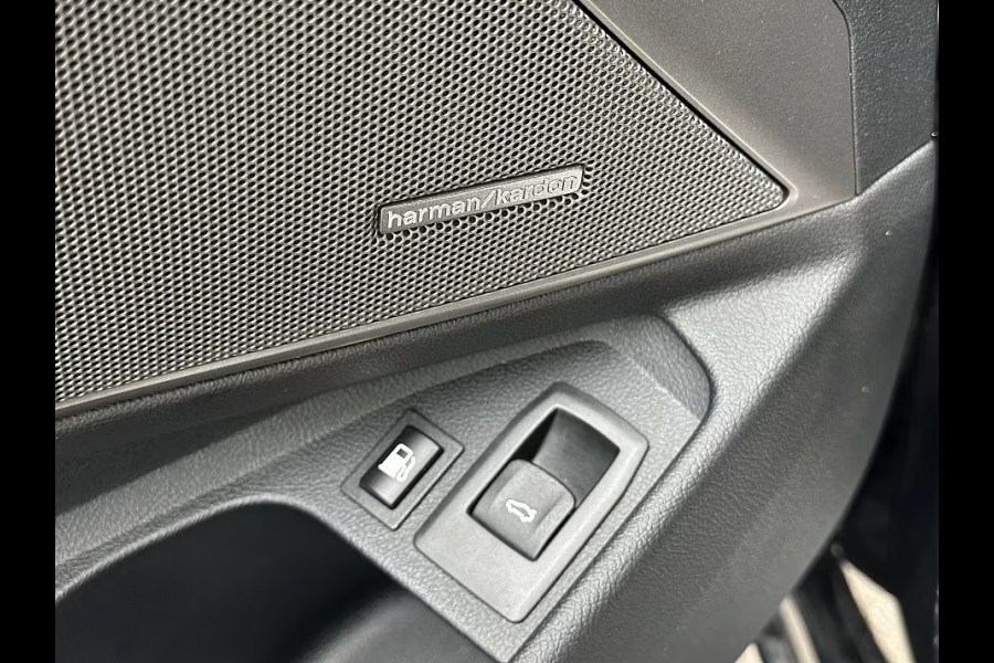 BMW 3 Serie Touring 330e M-SPORT ** ADAPT. LED, HALF-LEDER, HuD, ACC, SHADOW LINE, H&K SOUND, 19-inch LMV ** 1e EIG - UNFALLFREI ** ** INFORMEER OOK NAAR ONZE AANTREKKELIJKE FINANCIAL-LEASE TARIEVEN **