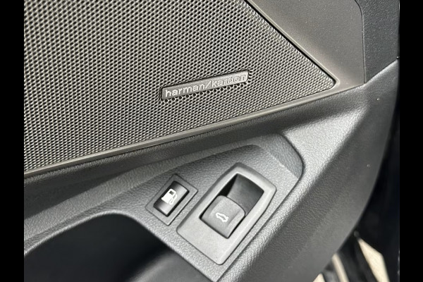 BMW 3 Serie Touring 330e M-SPORT ** ADAPT. LED, HALF-LEDER, HuD, ACC, SHADOW LINE, H&K SOUND, 19-inch LMV ** 1e EIG - UNFALLFREI ** ** INFORMEER OOK NAAR ONZE AANTREKKELIJKE FINANCIAL-LEASE TARIEVEN **