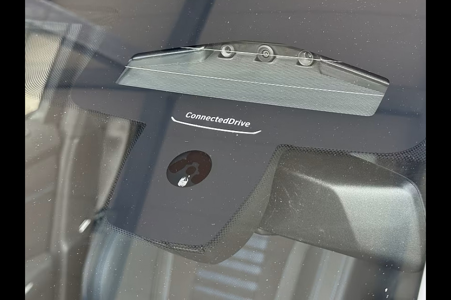 BMW 3 Serie Touring 330e M-SPORT ** ADAPT. LED, HALF-LEDER, HuD, ACC, SHADOW LINE, H&K SOUND, 19-inch LMV ** 1e EIG - UNFALLFREI ** ** INFORMEER OOK NAAR ONZE AANTREKKELIJKE FINANCIAL-LEASE TARIEVEN **