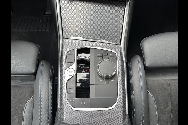 BMW 3 Serie Touring 330e M-SPORT ** ADAPT. LED, HALF-LEDER, HuD, ACC, SHADOW LINE, H&K SOUND, 19-inch LMV ** 1e EIG - UNFALLFREI ** ** INFORMEER OOK NAAR ONZE AANTREKKELIJKE FINANCIAL-LEASE TARIEVEN **
