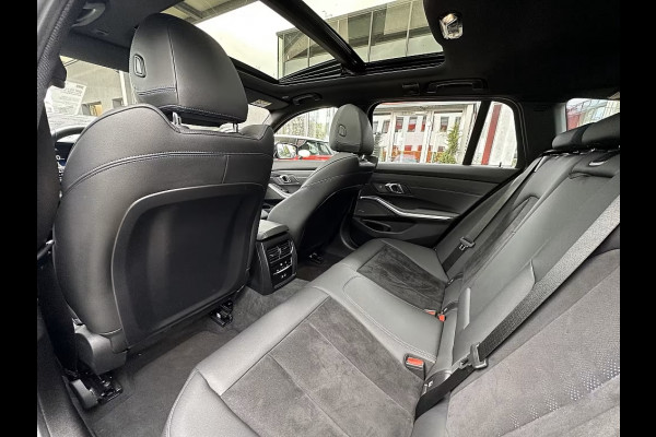 BMW 3 Serie Touring 330e M-SPORT ** ADAPT. LED, HALF-LEDER, HuD, ACC, SHADOW LINE, H&K SOUND, 19-inch LMV ** 1e EIG - UNFALLFREI ** ** INFORMEER OOK NAAR ONZE AANTREKKELIJKE FINANCIAL-LEASE TARIEVEN **