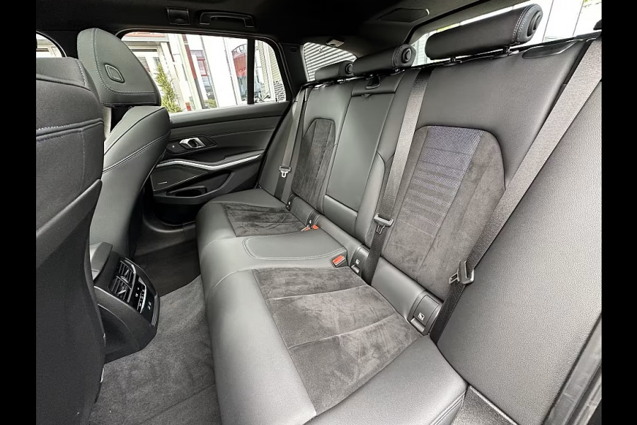 BMW 3 Serie Touring 330e M-SPORT ** ADAPT. LED, HALF-LEDER, HuD, ACC, SHADOW LINE, H&K SOUND, 19-inch LMV ** 1e EIG - UNFALLFREI ** ** INFORMEER OOK NAAR ONZE AANTREKKELIJKE FINANCIAL-LEASE TARIEVEN **