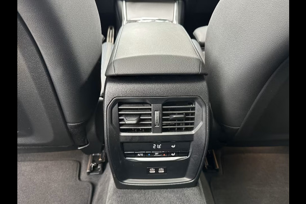 BMW 3 Serie Touring 330e M-SPORT ** ADAPT. LED, HALF-LEDER, HuD, ACC, SHADOW LINE, H&K SOUND, 19-inch LMV ** 1e EIG - UNFALLFREI ** ** INFORMEER OOK NAAR ONZE AANTREKKELIJKE FINANCIAL-LEASE TARIEVEN **